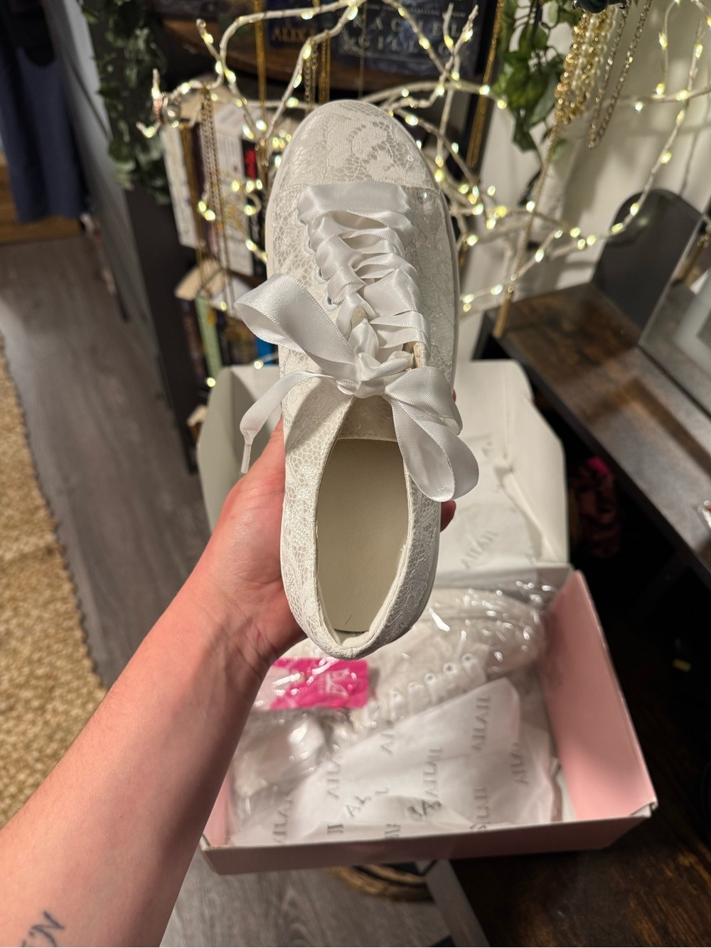 JIAJIA Bridal Sneakers - Wedding Shoes - 7.5 - NWT - Picture 4 of 15